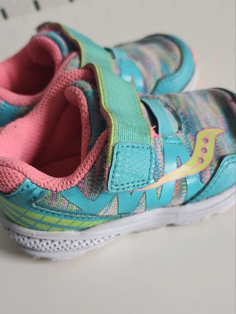 Saucony Kids Aqua & Pink Velcro Sneakers